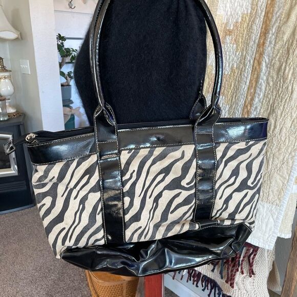 Pre-Owed Treviso Animal Print Tote with White Gold Accents - Picture 2 of 5